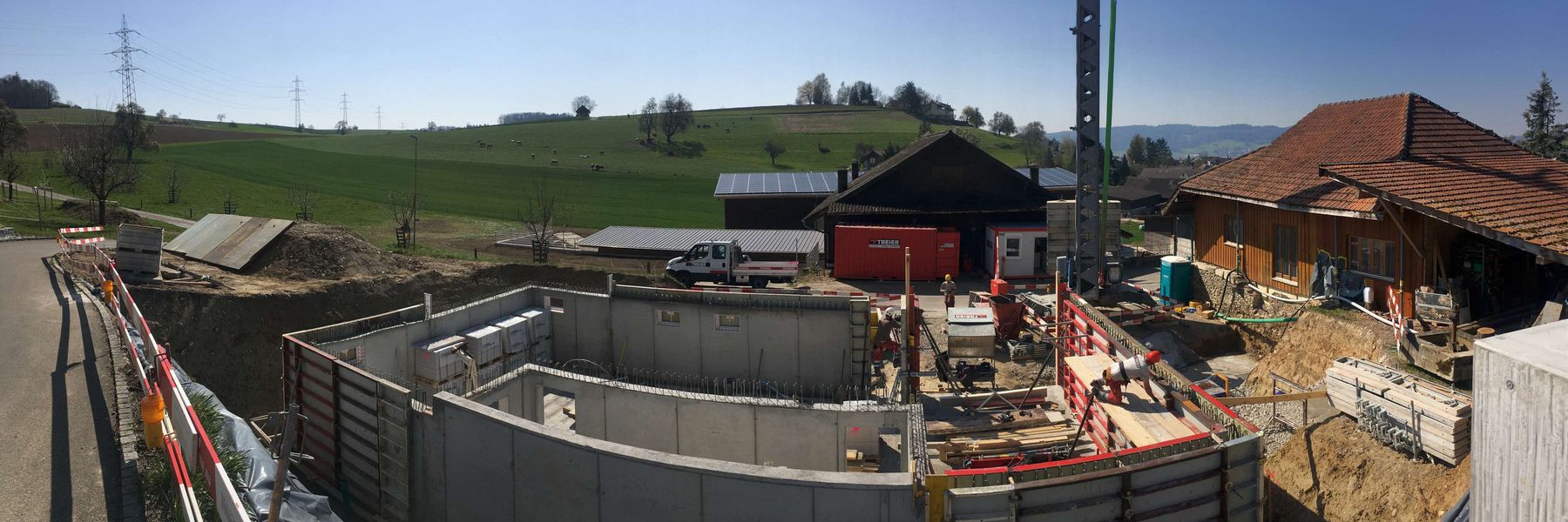 07.04.2020, Der Rohbau schreitet voran. Die oberen Geschosse werden in Holzelementbauweise erstellt.